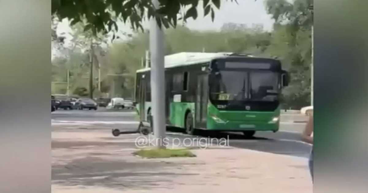 В Алматы автобус без водителя устроил массовое ДТП