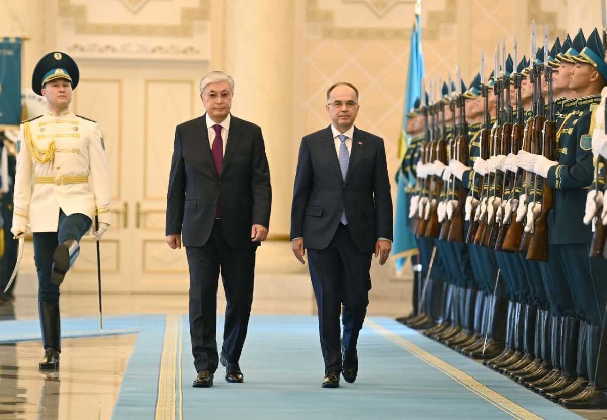 Президента Албании торжественно встретили в Акорде