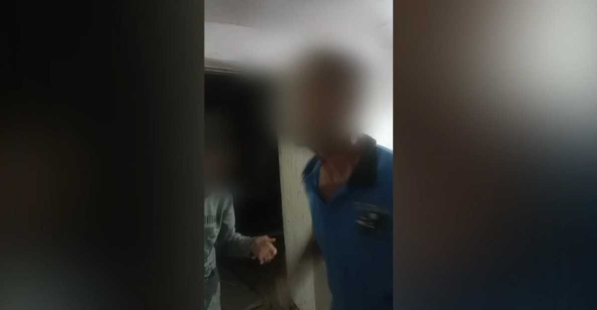 Пьяный семейный дебошир напал с ножом на участкового в Шымкенте