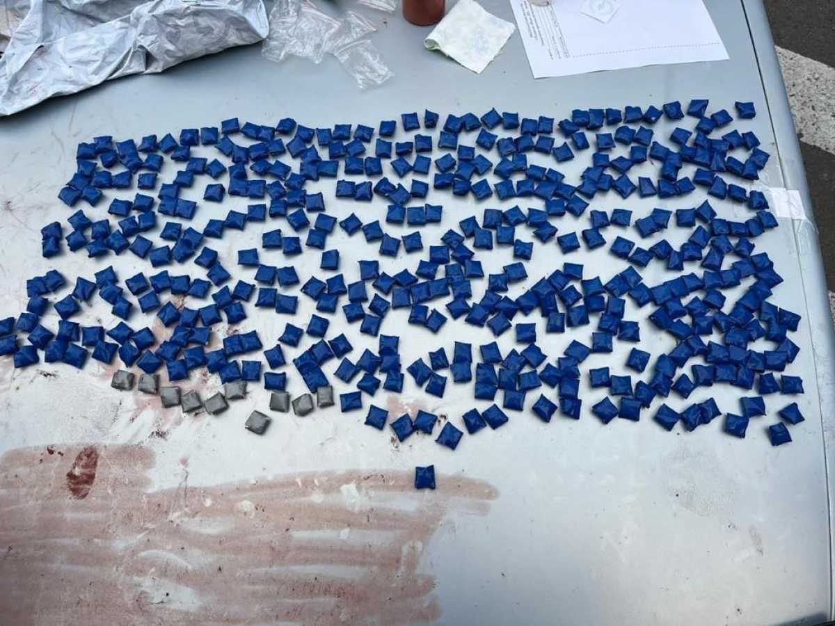 В Астане арестовали жителя города за ношение оружия и сбыт наркотических средств