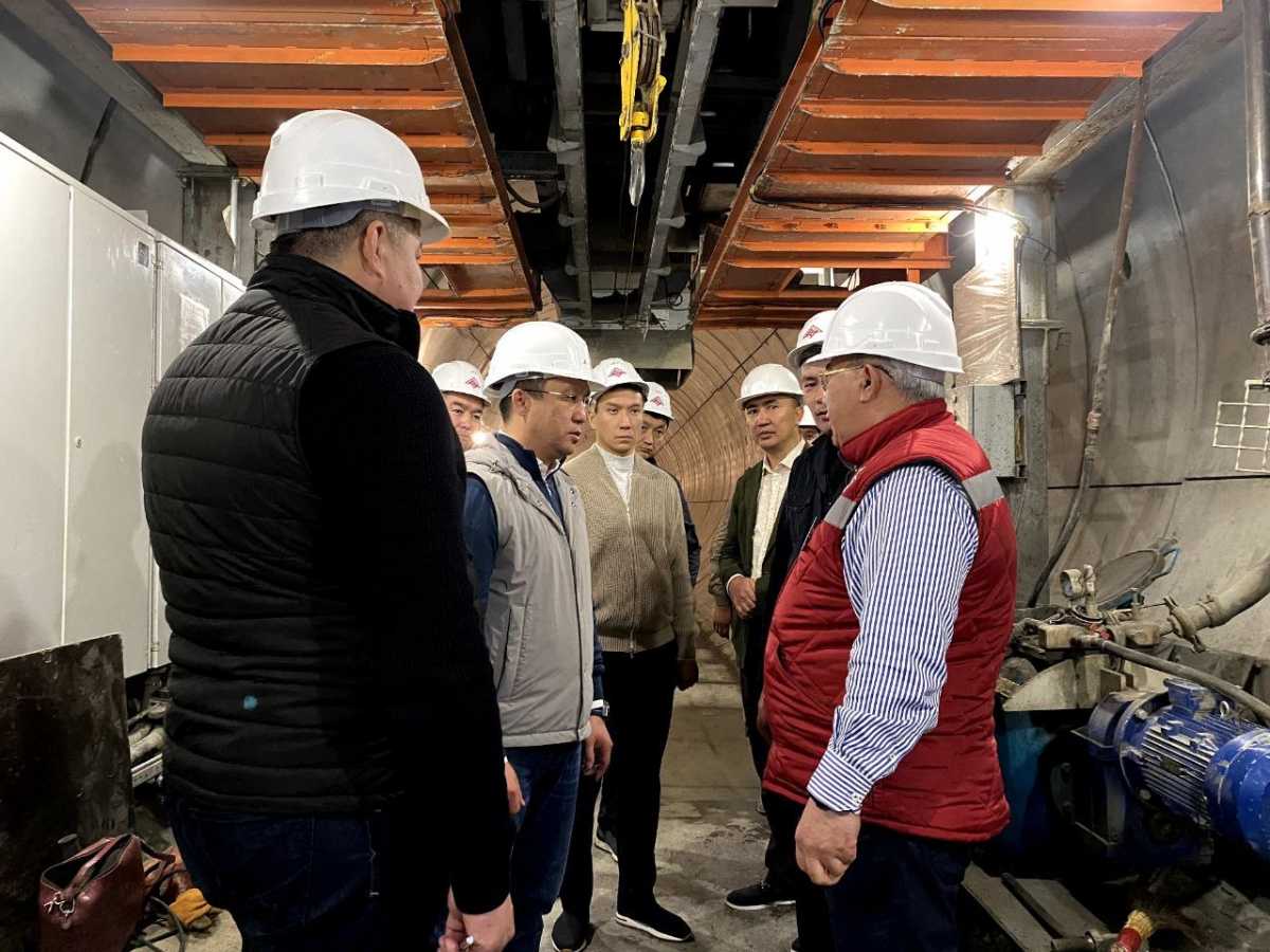 Министр транспорта Марат Карабаев посетил АЛТ и метрополитен Алматы