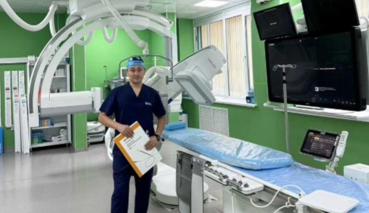 Алматинские хирурги спасли мужчине ноги от ампутации