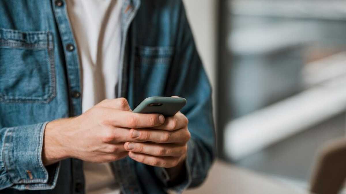 Грабитель отбирал телефоны у подростков в Караганде