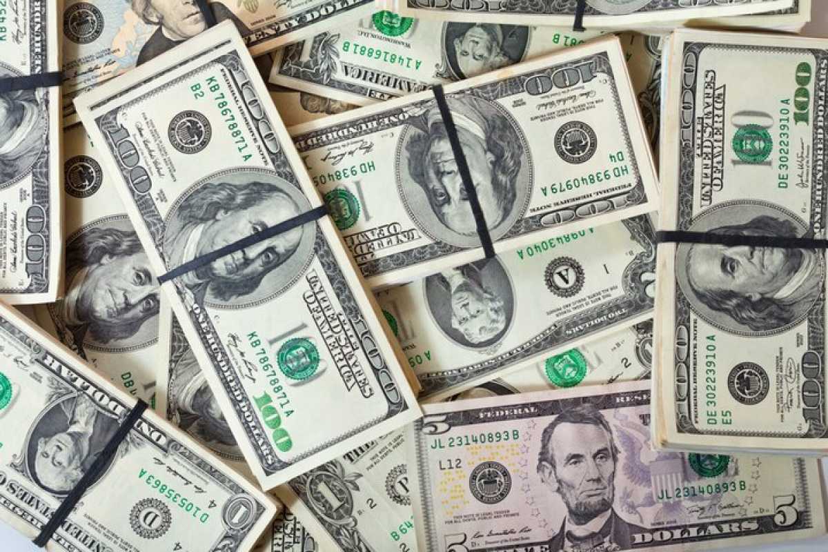 Доллар подорожал ещё на 2 тенге
