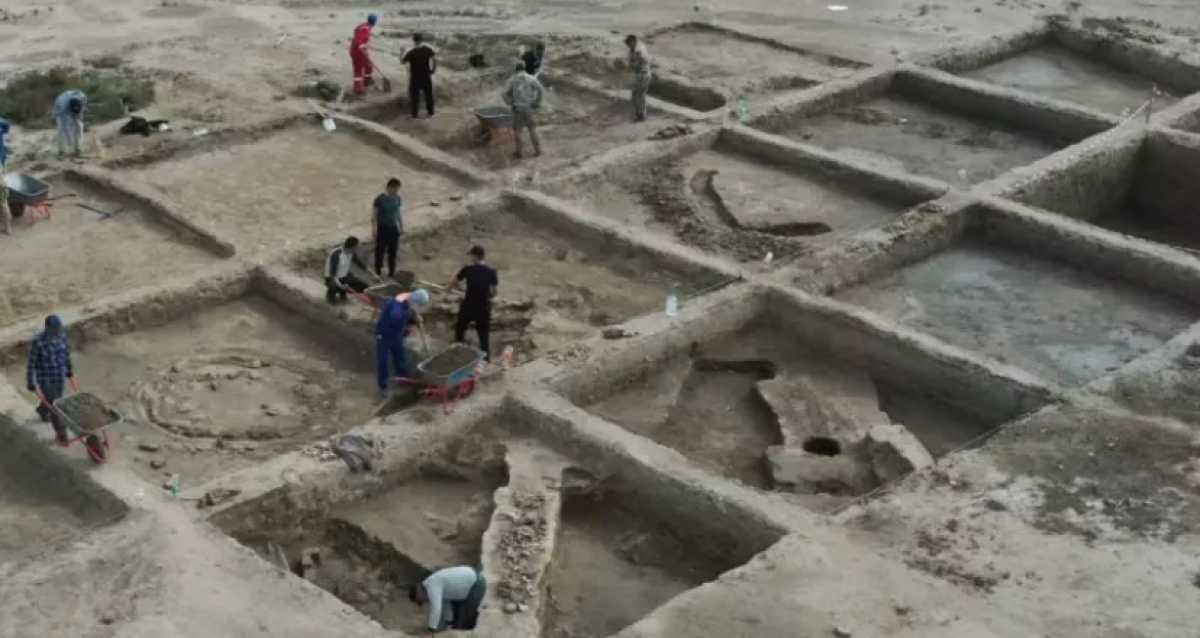 Построенные в средние века дома обнаружили при раскопках в Атырау