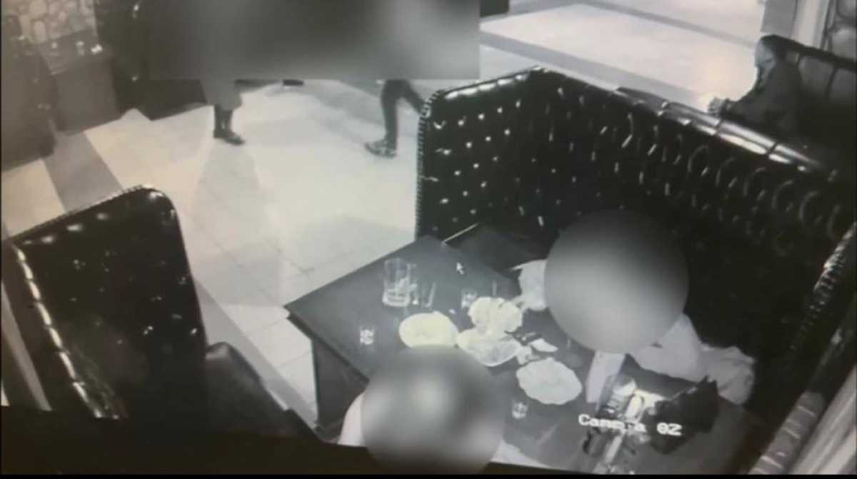 Двух парней обокрала пара девушек в одном из кафе Актобе