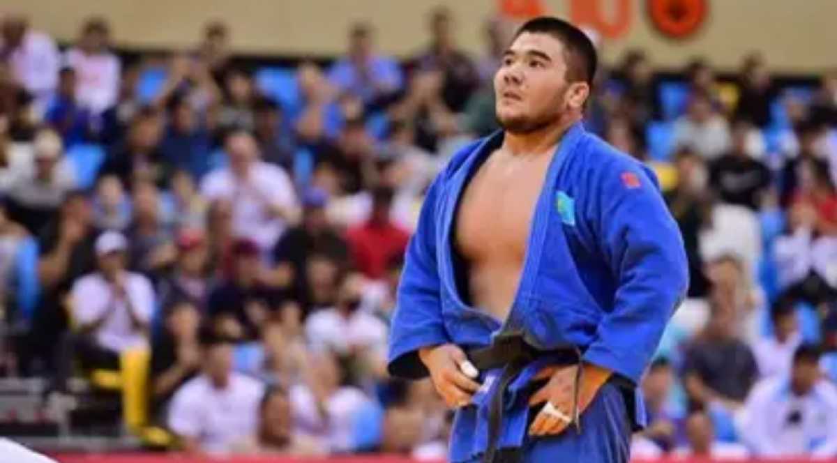 Казахстанский дзюдоист сенсационно победил олимпийского чемпиона на Азиаде