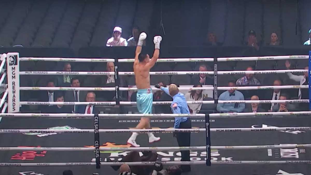 Казахстанский боксер нокаутировал соперника, не проигрывавшего бои
