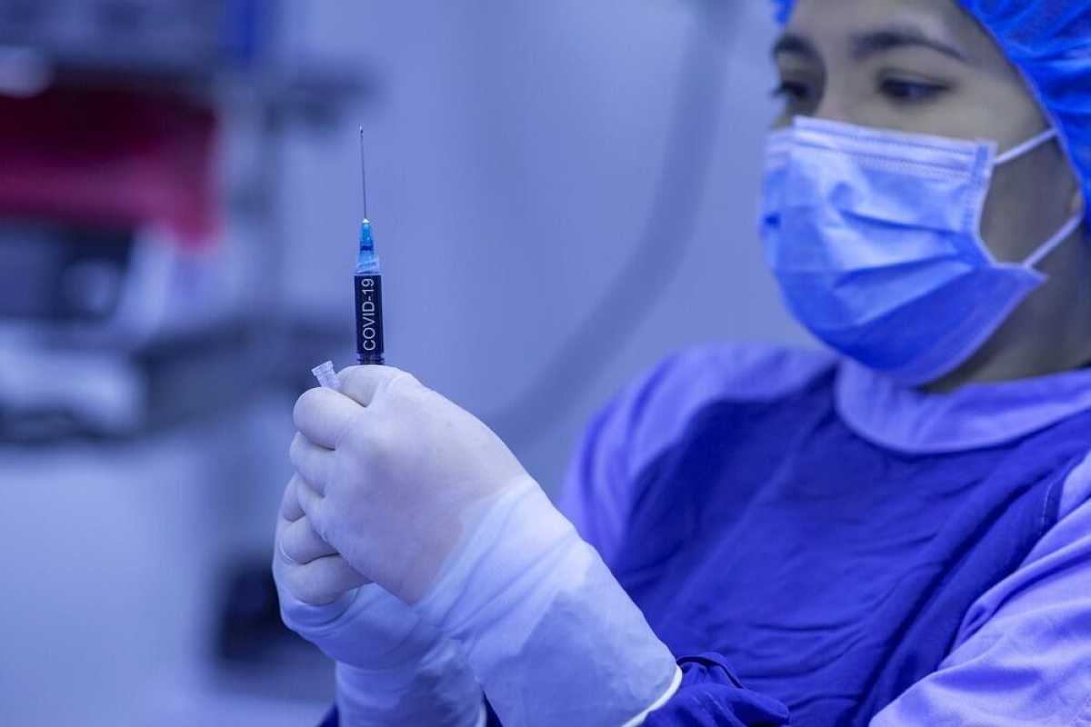 Массовая вакцинация началась в Актюбинской области: в больницах готовят резервные койки