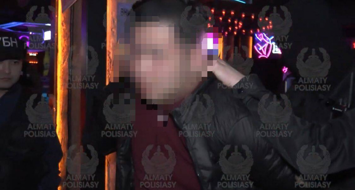 В Алматы на 10 лет осудили блогера, задержанного в ночном клубе с наркотиками