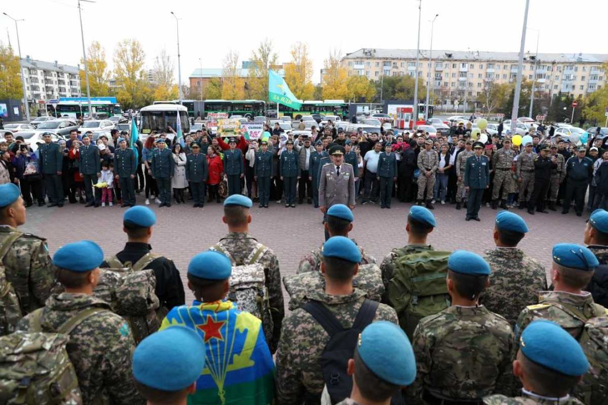 Отслуживших в армии десантников встретили в Астане