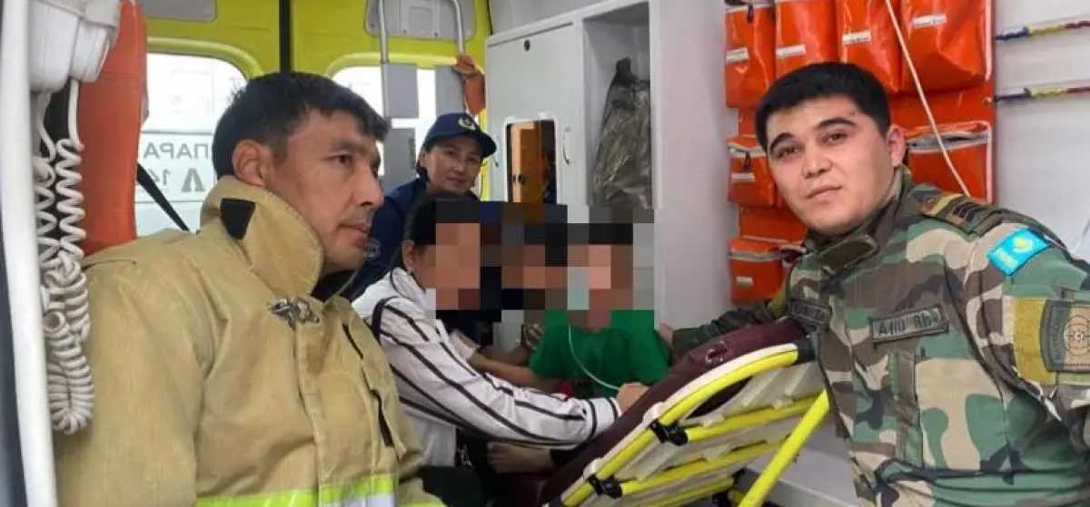 Пожарные спасли двух детей в Шымкенте