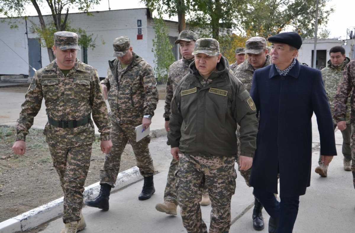 Заместитель министра обороны посетил гарнизоны на востоке и западе страны