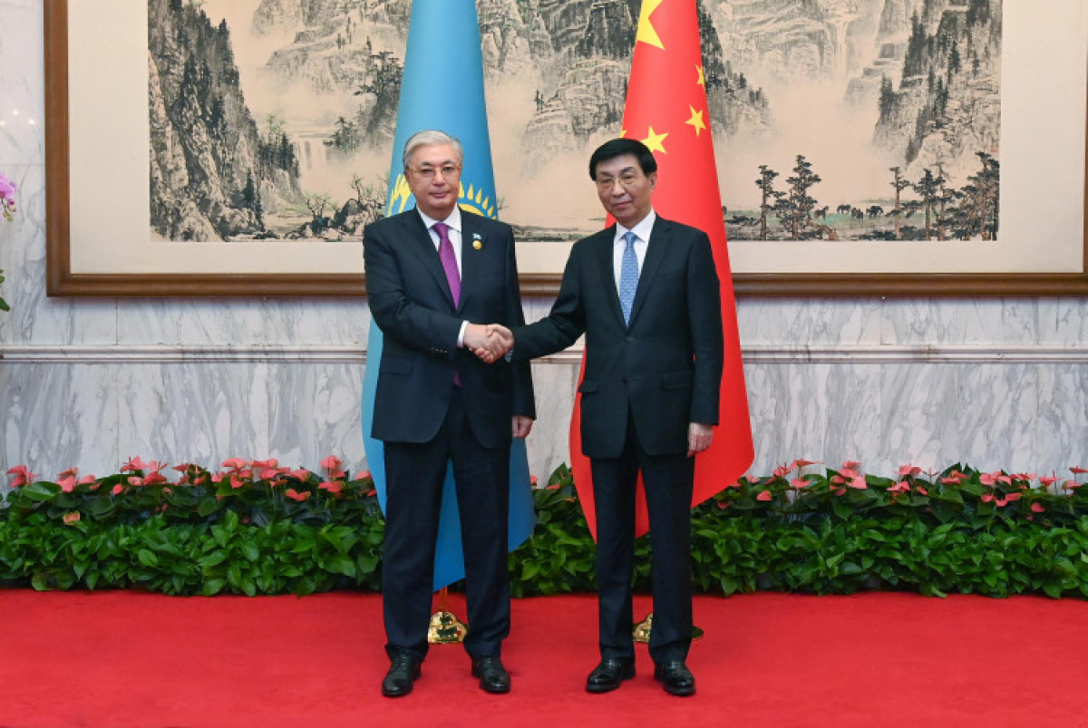 Визит Токаева в Китай: Президент провёл переговоры с председателем ВК НПКСК
