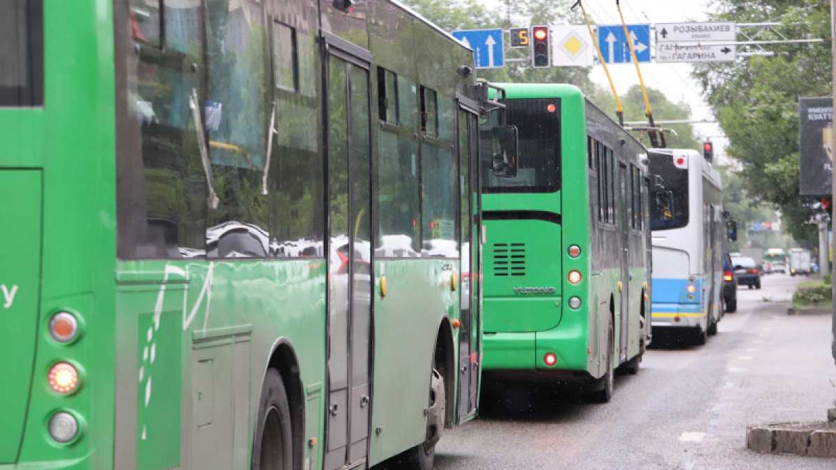 До 200 тенге могут поднять плату за проезд в автобусах в Павлодаре