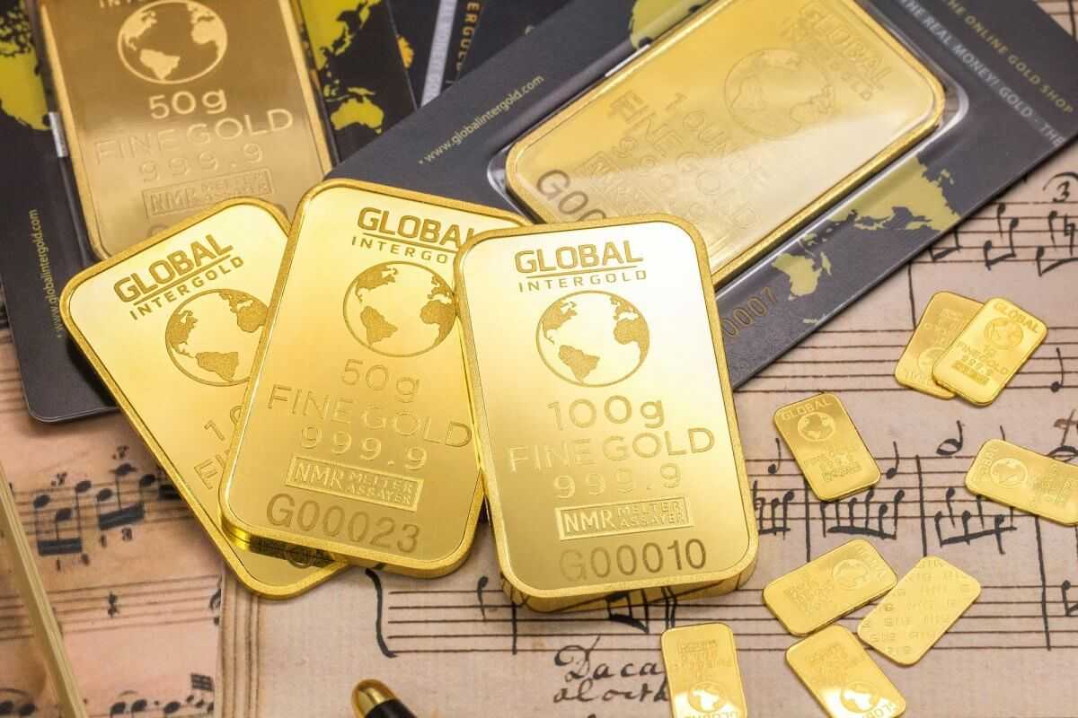 Рекордное число стограммовых слитков золота скупили казахстанцы в сентябре