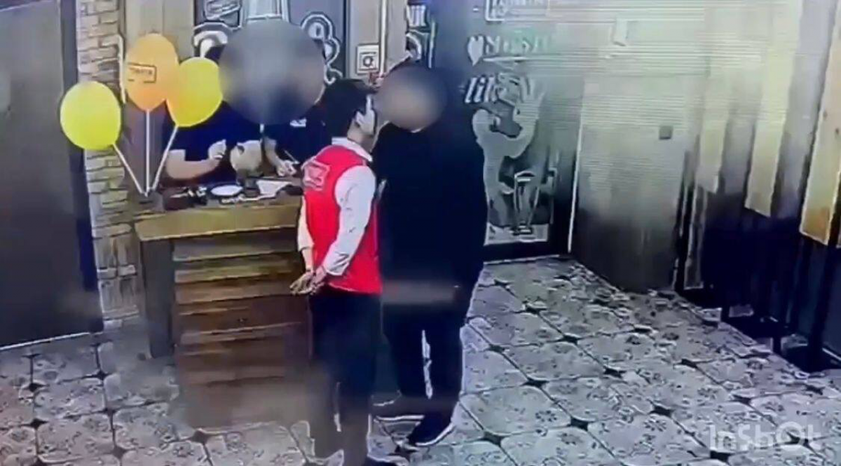 Избиение менеджера ресторана попало в объектив видеокамер в Актобе
