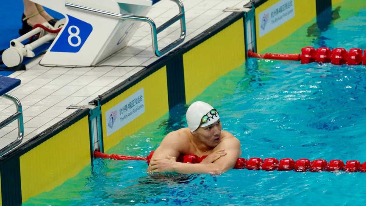 19-летний пловец из Казахстана побил два рекорда и выиграл золото