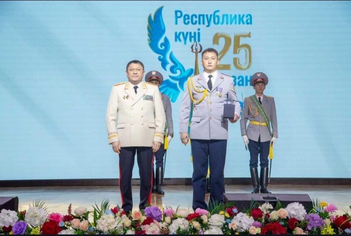 В Павлодарской области участкового отметили госнаградой