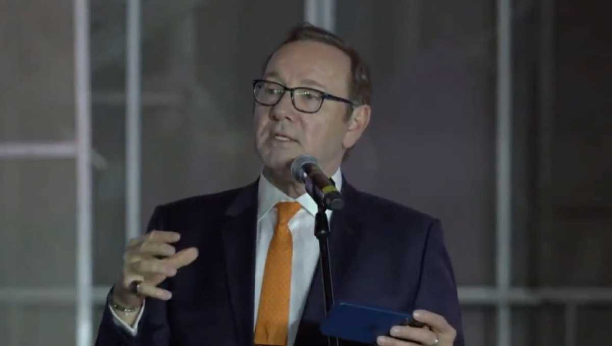 Актера Кевина Спейси экстренно госпитализировали в Ташкенте