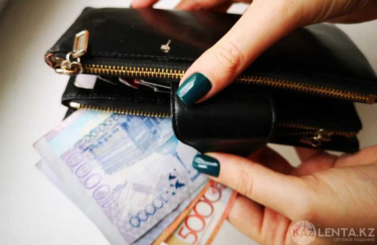В Казахстане предложили повысить минимальную зарплату до 200 тысяч тенге