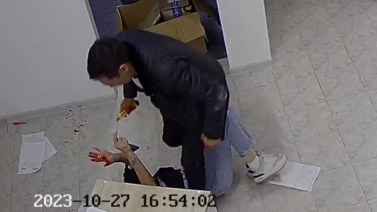 Мужчина напал на свою бывшую девушку и пытался перерезать ей горло в Талдыкоргане