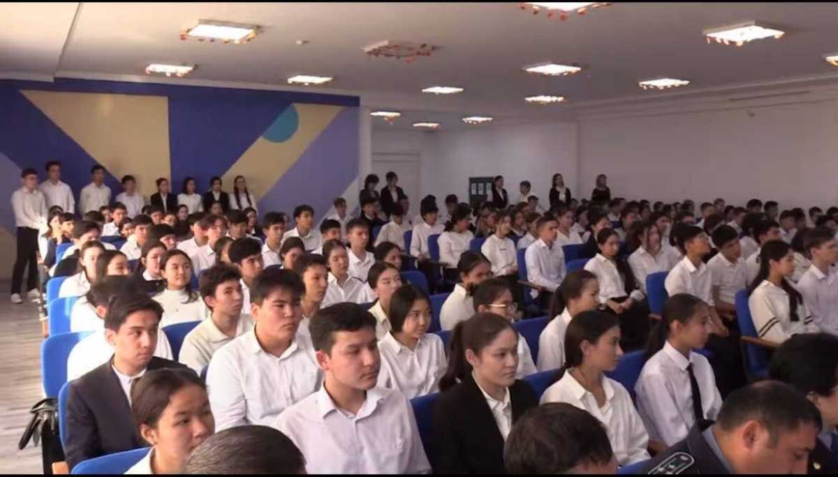 Профилактическую встречу со школьниками провел начальник полиции Шымкента
