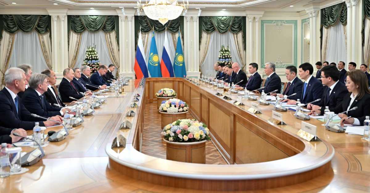 Президенты Казахстана и России провели переговоры в расширенном составе