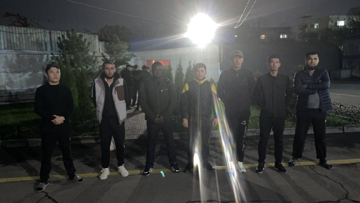 Более 100 иностранцев выдворили из страны в Алматы