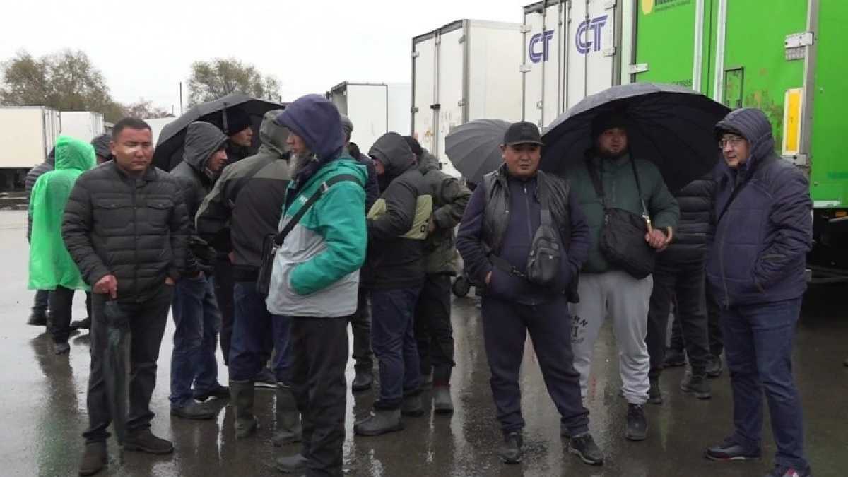 Вымогал деньги и избивал: торговцы рынка 