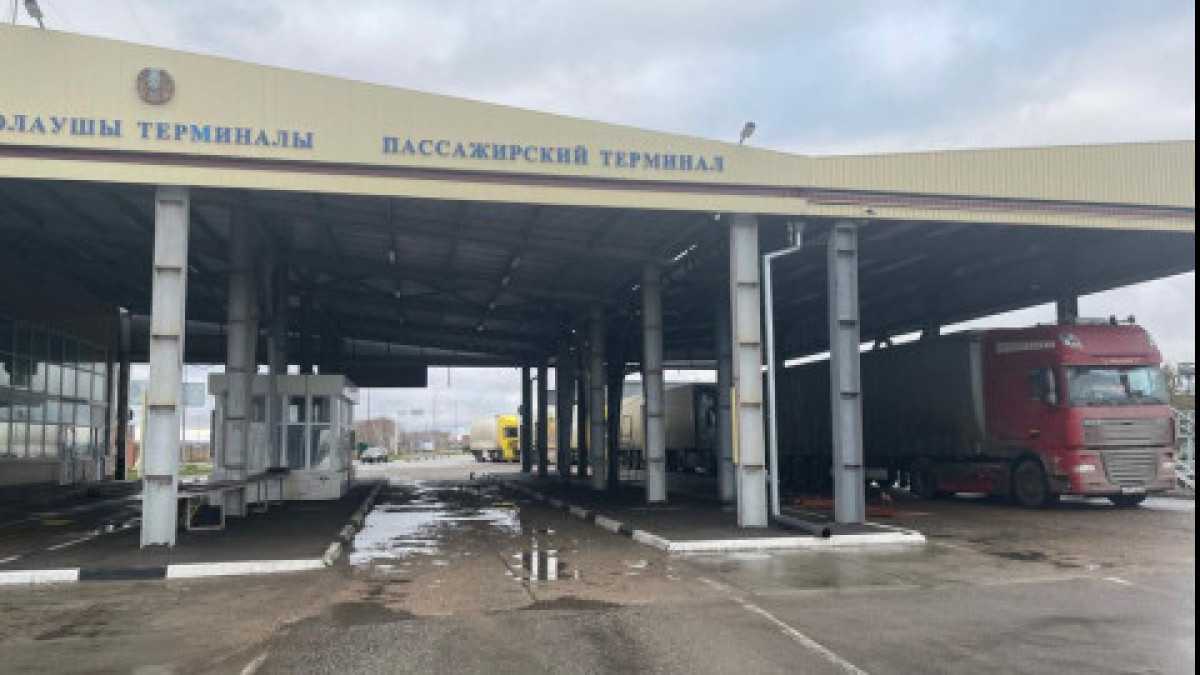 Казахстан ввёл электронную очередь для грузовых машин на границе с Россией