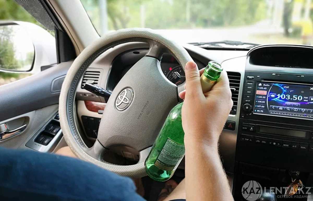 Пьяный водитель пытался дать взятку полицейским в Шымкенте