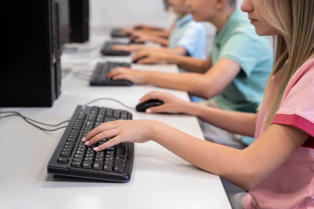 В Алматинской области школьники посещали порносайты на уроках информатики
