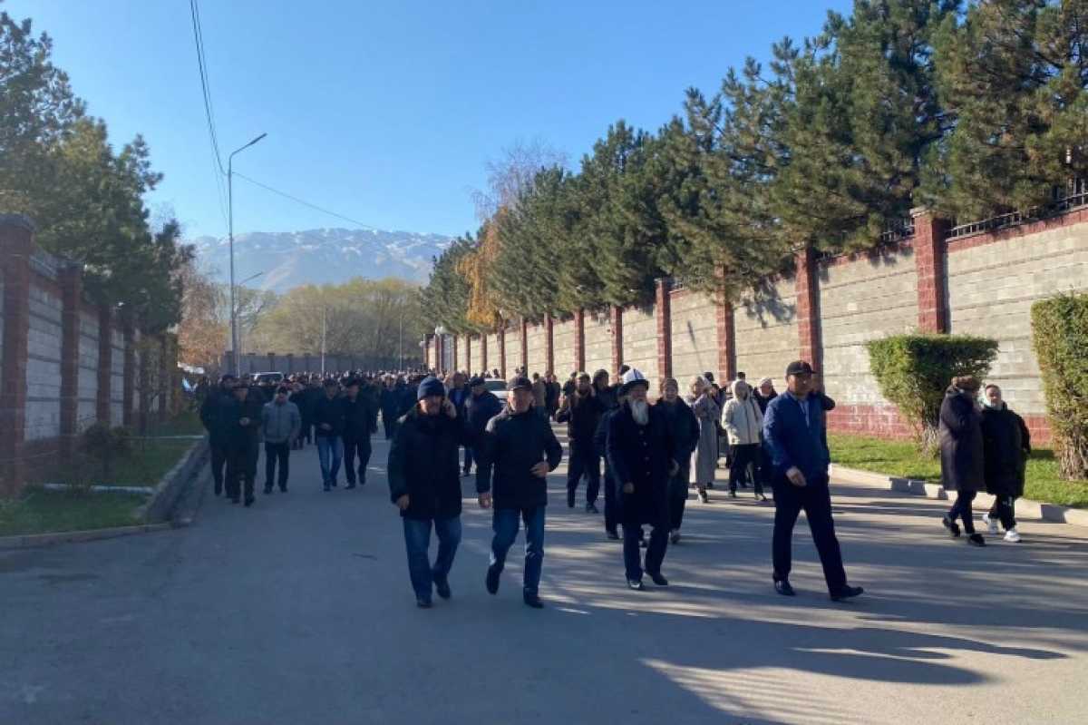 Болата Назарбаева похоронили в Алматинской области