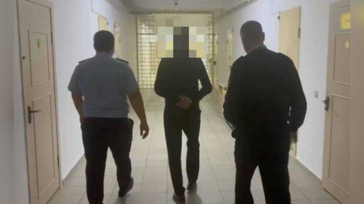 Подозреваемого в более 30 преступлениях задержали в Туркестанской области