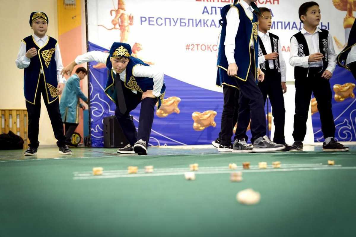 «Алтын Сака»: в Астане школьники массово сыграли в асык ату