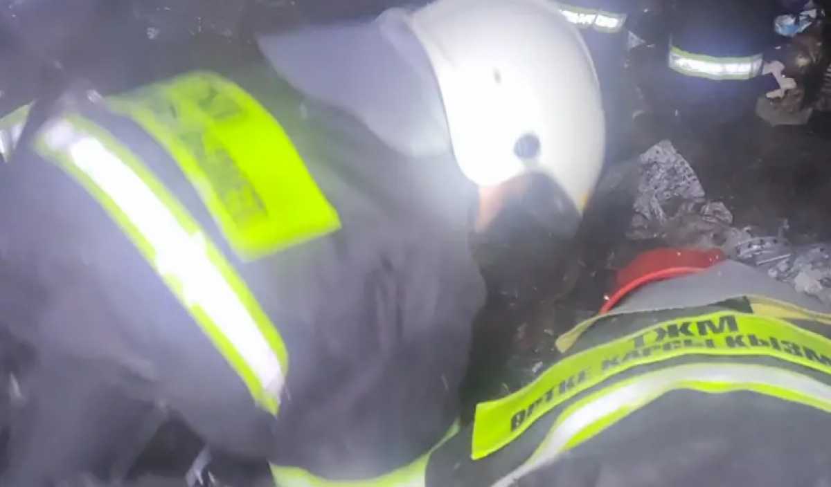 10 человек спасли из горящей многоэтажки в Павлодаре