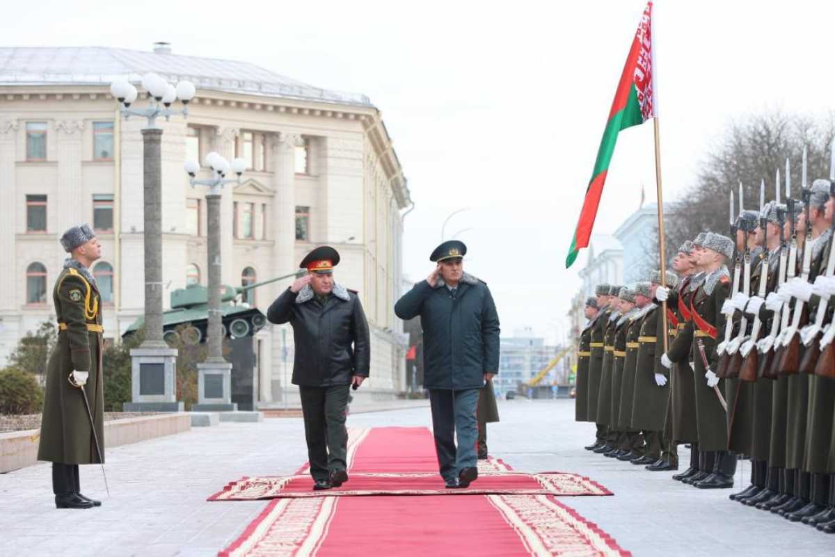 Министр обороны Казахстана находится с официальным визитом в Беларуси