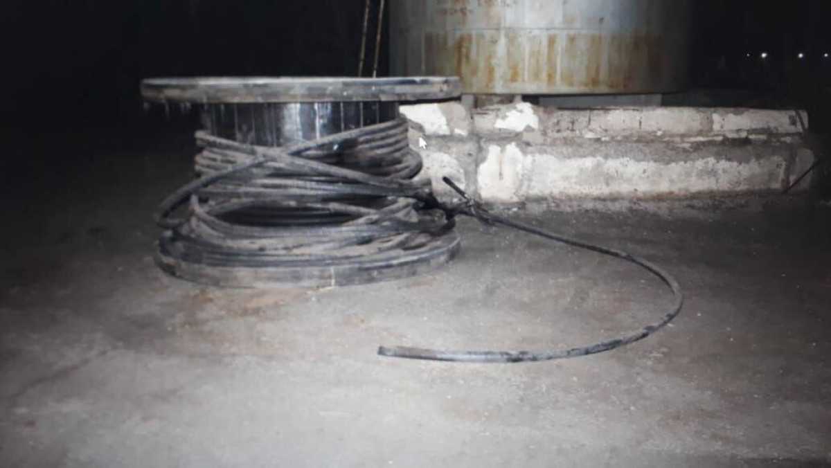 Горнорабочие пытались украсть медный кабель на миллион тенге в Актюбинской области