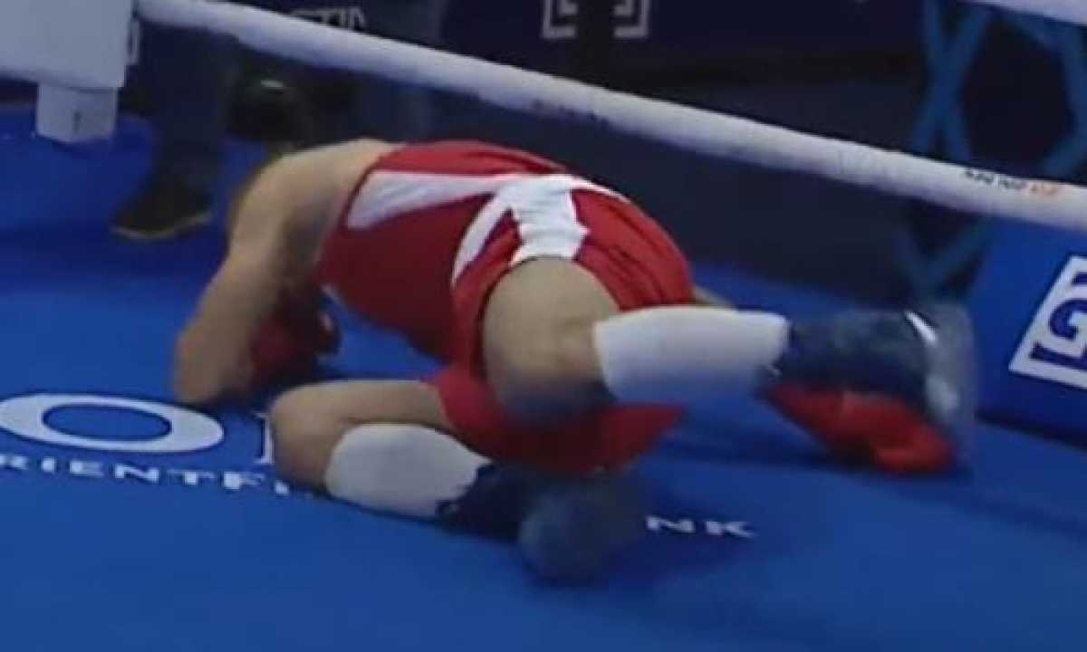Казахский чемпион мира по боксу встал с нокдауна и разгромил соперника