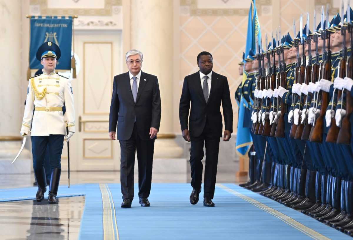 Президента Того торжественно встретили в Акорде