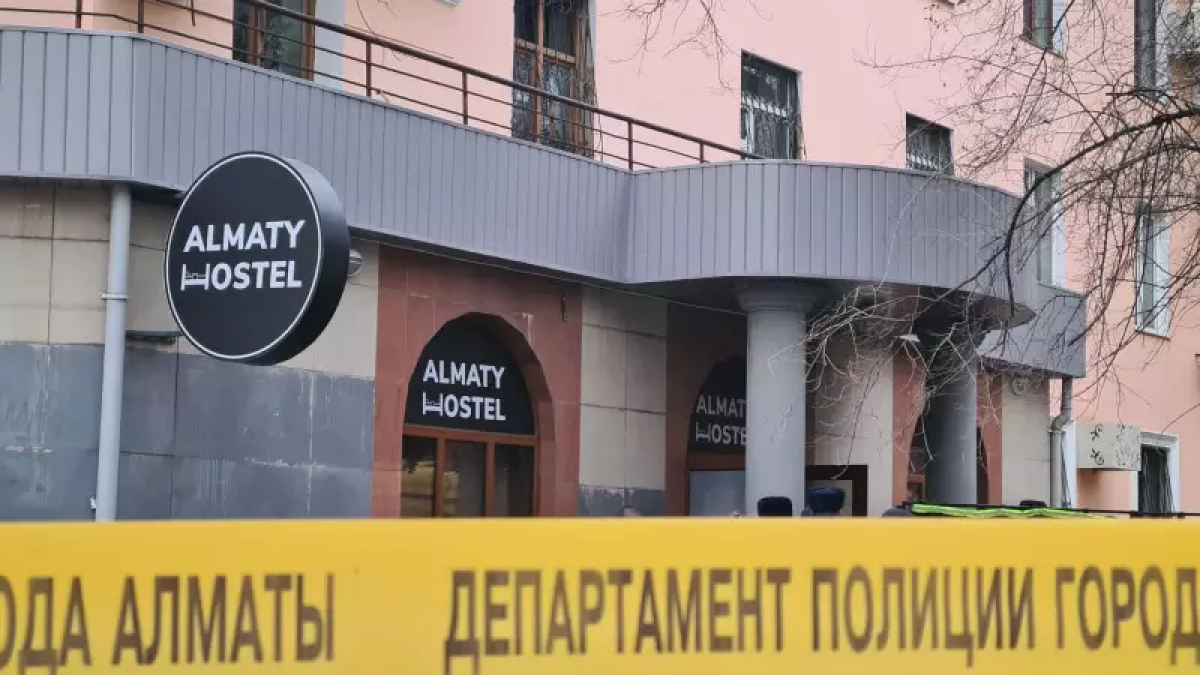 «Вынес жену на руках»: очевидцы рассказали о трагедии в хостеле в Алматы