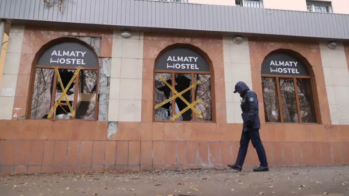 Девять казахстанцев погибло при пожаре в хостеле в Алматы