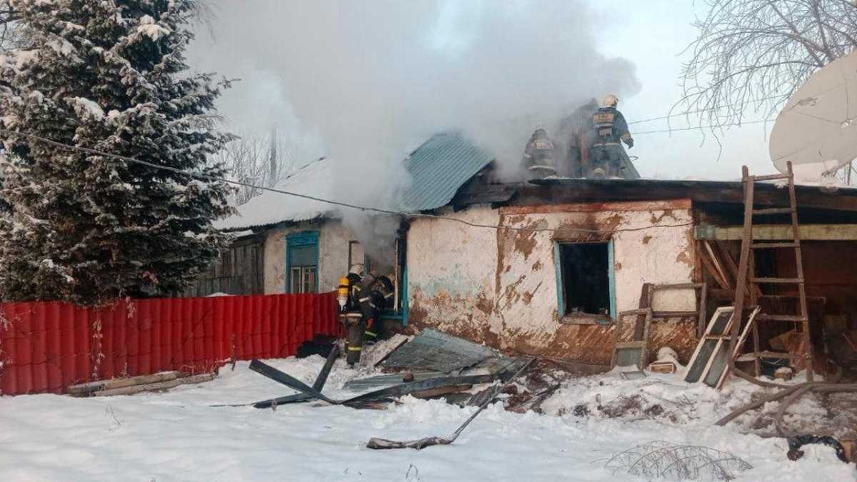 Неосторожное обращение с огнем стало причиной гибели на пожаре в городе Алтай
