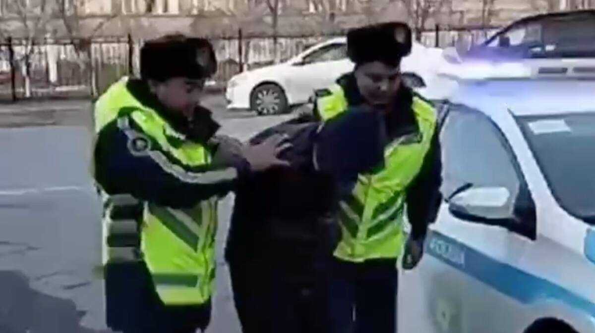 Мужчина напал на полицейских в Кызылорде