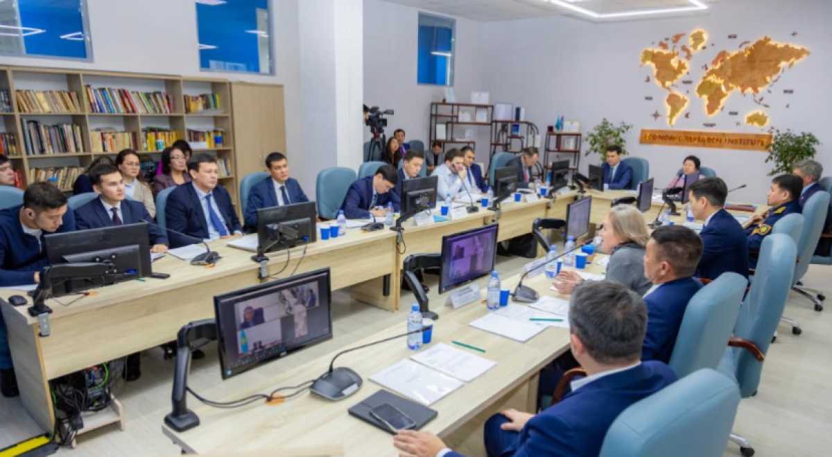 Единый часовой пояс предложили установить в Казахстане