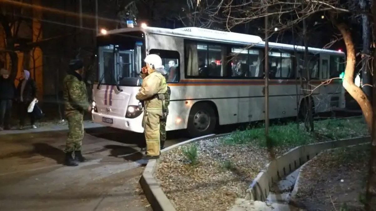 70 человек эвакуировали из-за пожара в Алматы