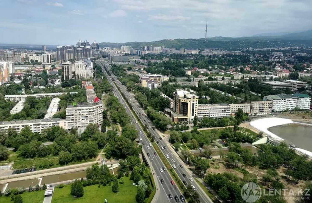 В Алматы хотят сузить автомобильные полосы на дорогах