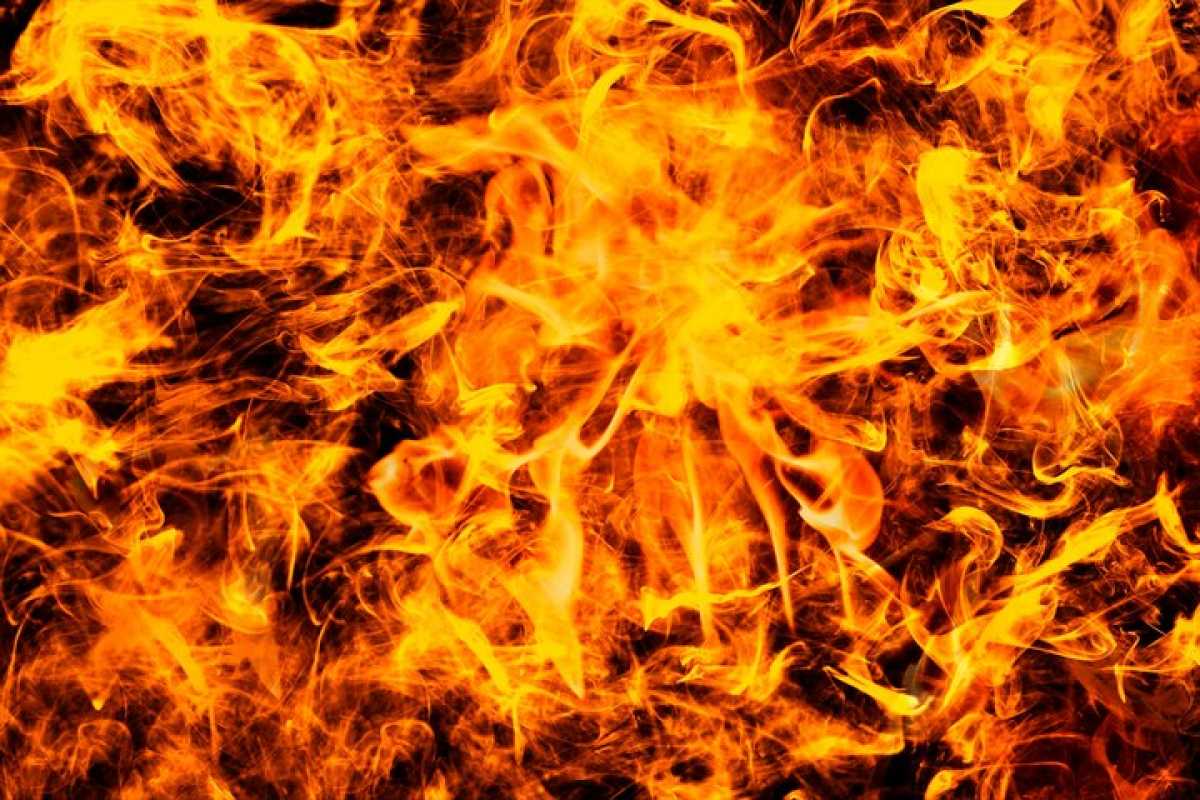 Два человека погибли в горящем доме в ЗКО