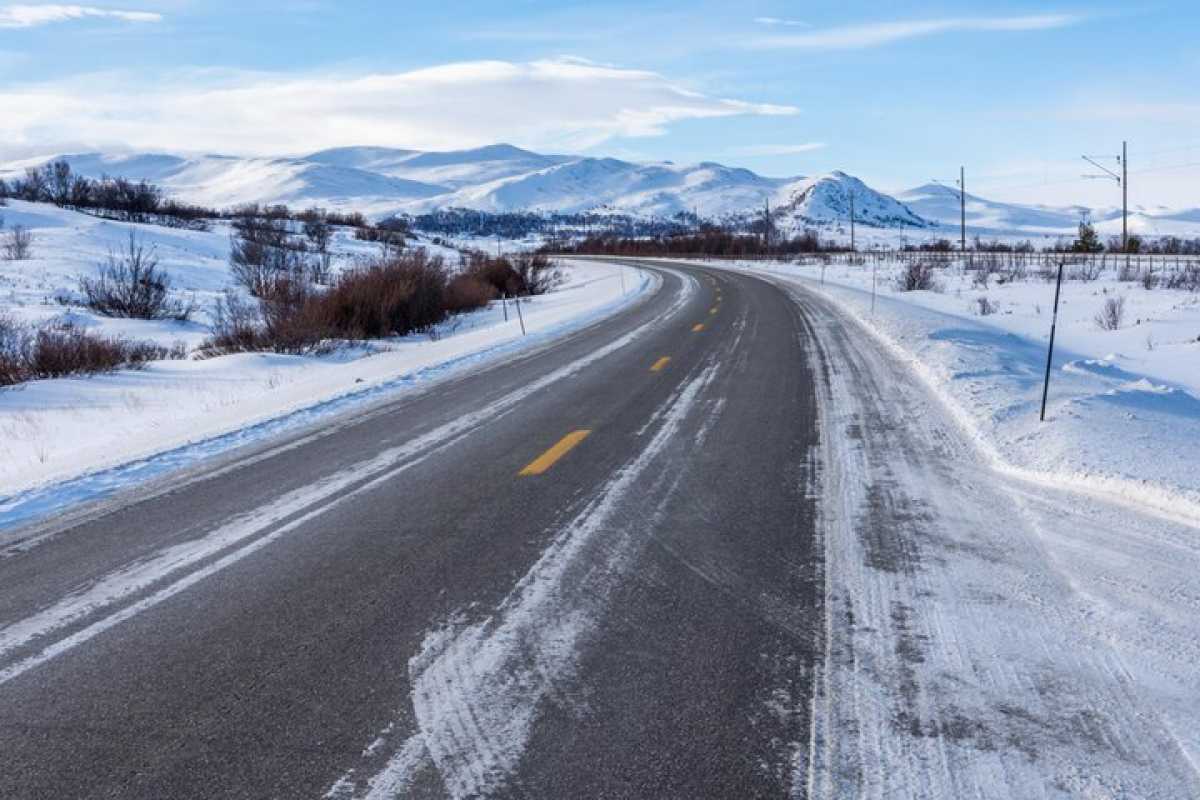 В семи регионах Казахстана из-за непогоды ввели ограничения на дорогах